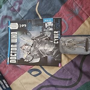 Eaglemoss Doctor Who Figurine of a Cyberman controller